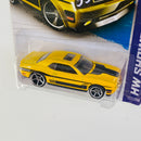 2013 Hot Wheels HW Showroom 08 Dodge Challenger SRT8 amarillo OH5