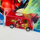 2021 Hot Wheels Premium Pop Culture DC Comics Flash Combat Medic rojo Llantas de Goma RR base ZAMAC
