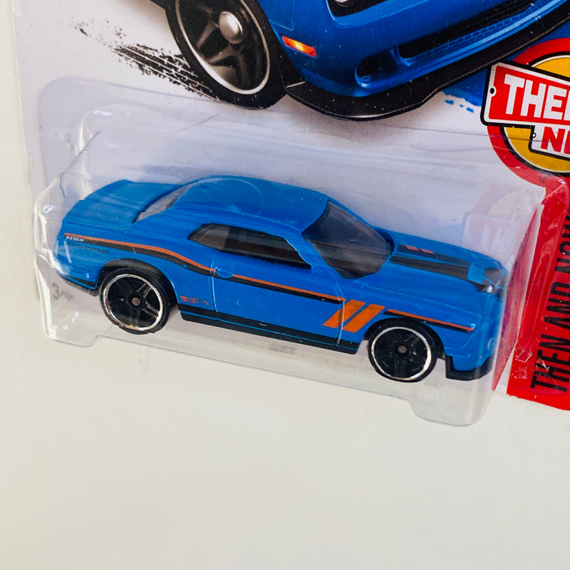 2016 Hot Wheels HW Workshop 15 Dodge Challenger SRT azul PR5 - Detalle Burbuja