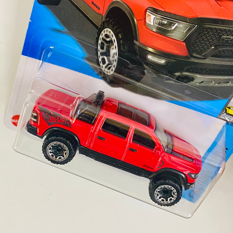 2024 Hot Wheels Factory Fresh 23 Dodge Ram 1500 rojo BLOR Primera Edición