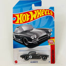 2023 Hot Wheels Then and Now 62 Corvette Chevrolet gris metálico 5SP