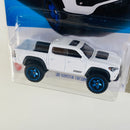 2023 Hot Wheels Baja Blazers 20 Toyota Tacoma blanco BAJA5 - Detalle Burbuja