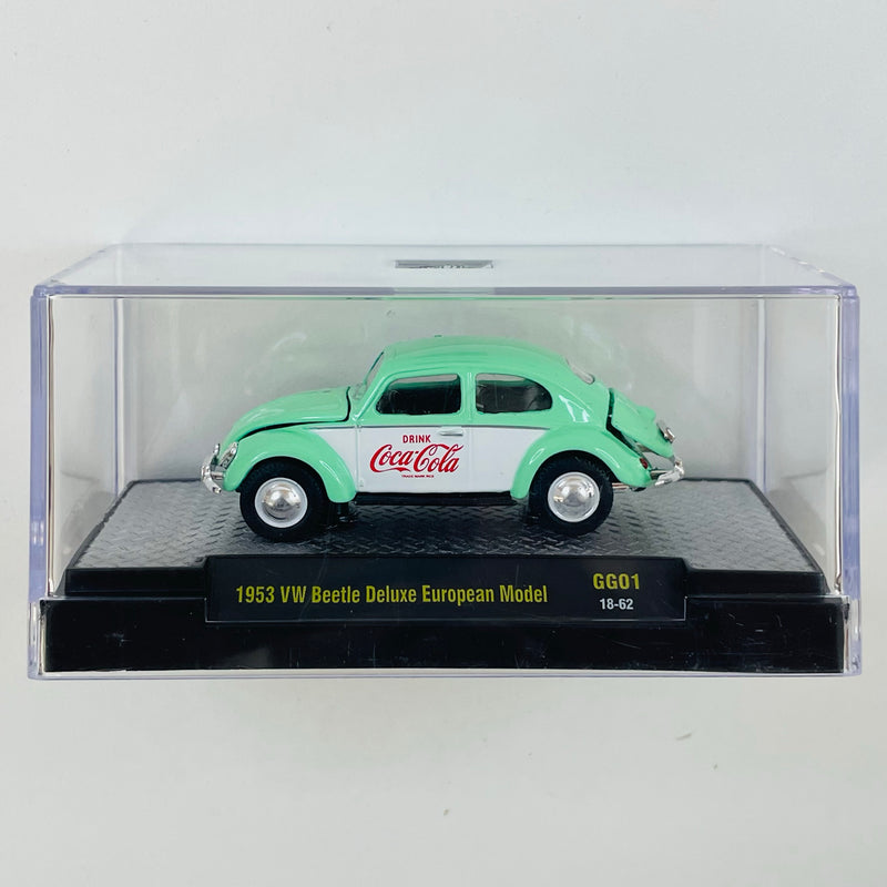 2018 M2 Machines M2 Machines Coca Cola Coke Limited Edition 1953 VW Volkswagen Beetle Deluxe European Model GG01 verde con blanco Llantas de Goma - Loose con Caja Acrílica
