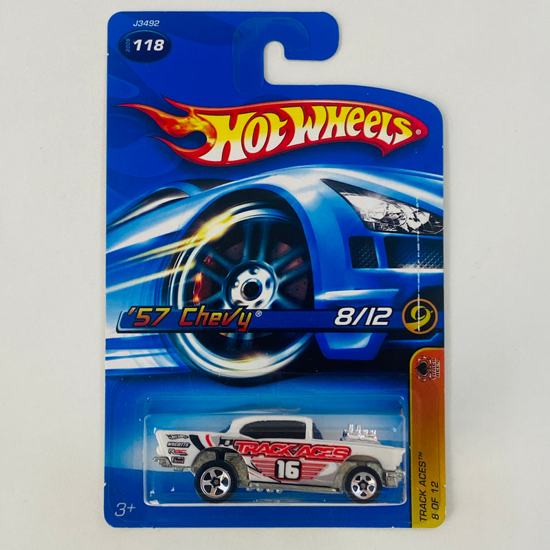 2006 Hot Wheels Track Aces 57 Chevy blanco 5SP base ZAMAC