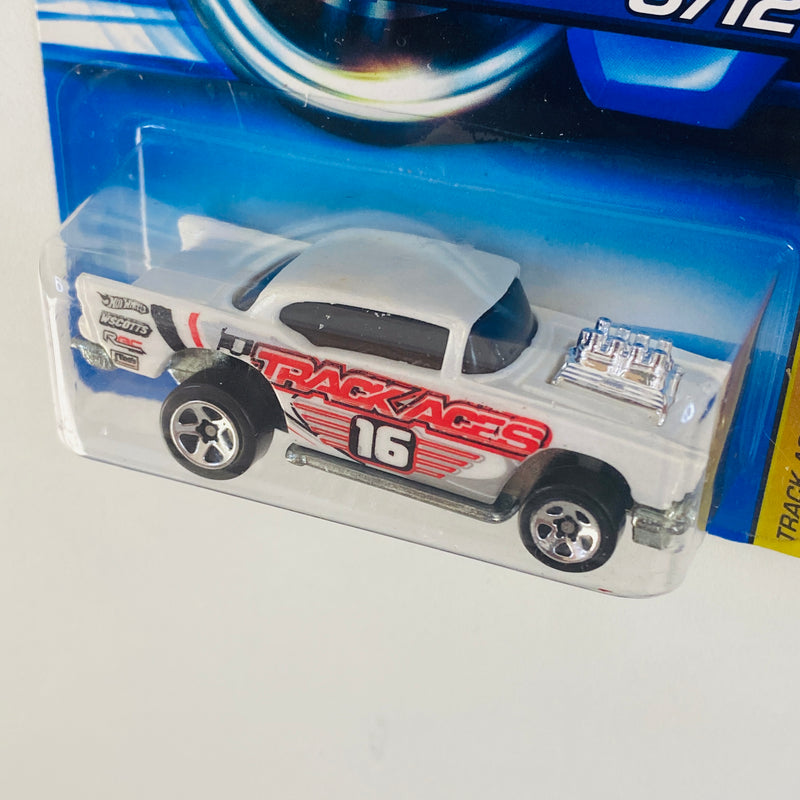 2006 Hot Wheels Track Aces 57 Chevy blanco 5SP base ZAMAC