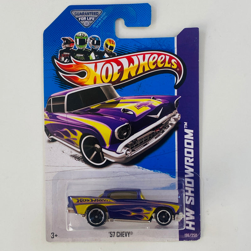 2013 Hot Wheels HW Showroom 57 Chevy morado metálico con flamas 5SP