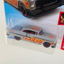 2018 Hot Wheels HW Flames 55 Chevy gris con flamas MC5