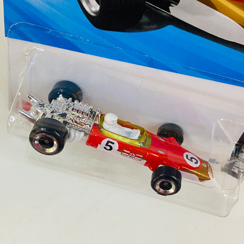 2025 Hot Wheels HW Race Day 68 Lotus Type 49 rojo L4