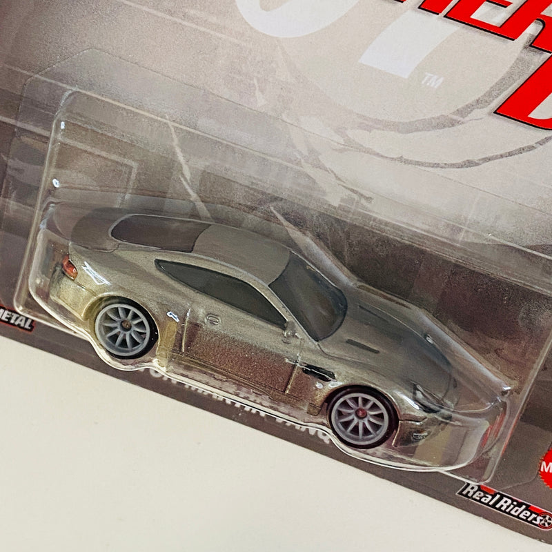 2025 Hot Wheels Premium Pop Culture James Bond 007 Die Another Day Aston Martin Vanquish plata Llantas de Goma RR Primera Edición
