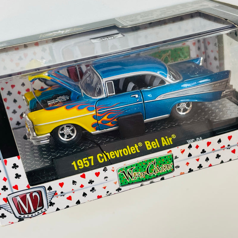 2012 M2 Machines Wild Cards Limited Edition 1957 Chevrolet Bel Air WC-04 azul metálico con flamasLlantas de Goma