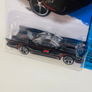 2014 Hot Wheels HW City Batman Classic TV Series Batmobile negro MC5