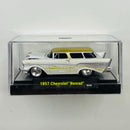 2010 M2 Machines Ground Pounders Limited Edition 1957 Chevrolet Nomad R05 blanco con flamas Llantas de Goma - Loose con Caja Acrílica