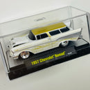 2010 M2 Machines Ground Pounders Limited Edition 1957 Chevrolet Nomad R05 blanco con flamas Llantas de Goma - Loose con Caja Acrílica