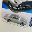 2024 Hot Wheels HW Screen Time James Bond 007 contra Goldfinger Aston Martin 1963 DB5 plata metálico LW