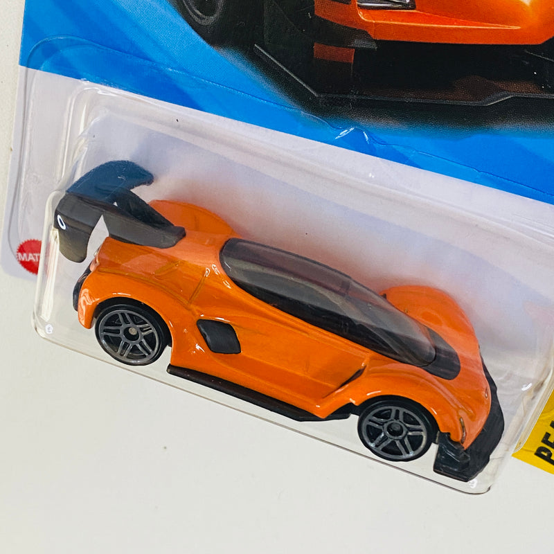 2025 Hot Wheels Peak Pursuit Czinger 21C naranja PR5