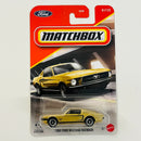 2026 Matchbox MBX Showroom 1968 Ford Mustang Fastback dorado metálico