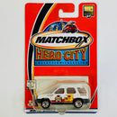 2002 Matchbox Hero City Nissan Xterra blanco con Apertura de Maletero