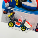 2026 Hot Wheels Screen Time Mario Kart Standard Kart rojo con blanco MK