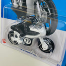 2024 Hot Wheels Factory Fresh 1966 Triumph Tiger 100 blanco MCCR Primera Edición