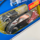 2001 Hot Wheels Treasure Hunt Limited Edition Pavement Pounder Trailer Streamlined Cabover Truck y 58 Corvette Coupe (T-hunt/TH)