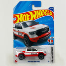 2025 Hot Wheels HW First Response 2020 Ram 1500 Rebel Dodge blanco BLOR