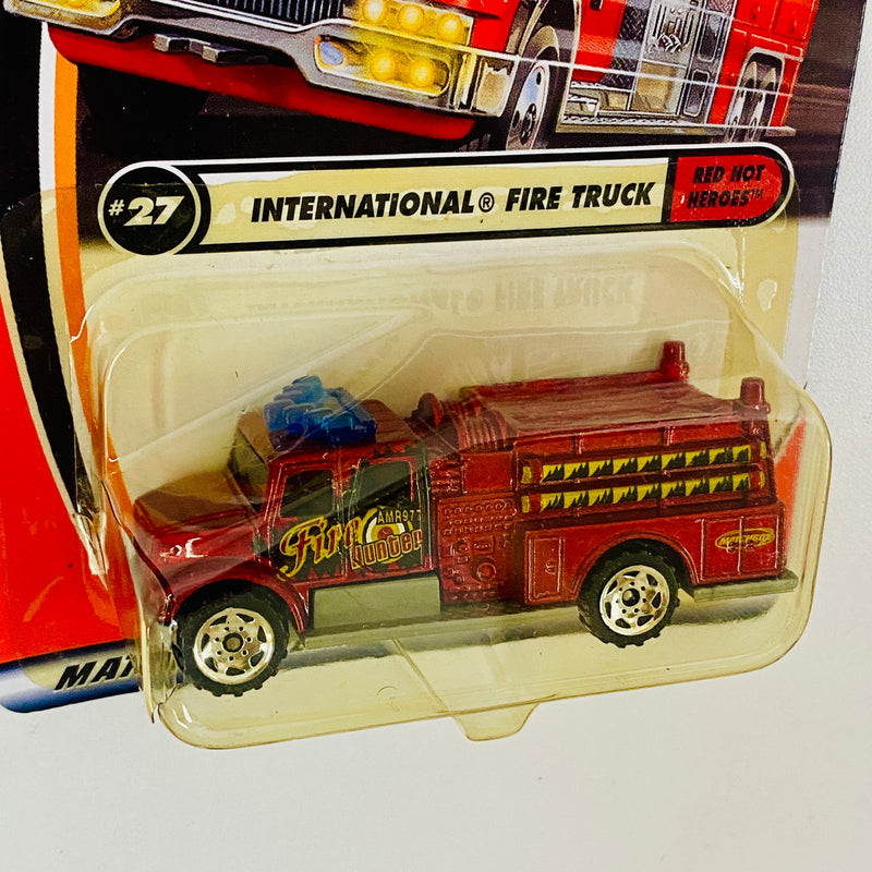 2002 Matchbox 50th Anniversary Red Hot Heroes International Fire Truck rojo metálico Bombero - Detalle Burbuja