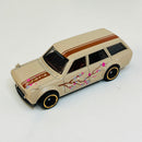 2021 Hot Wheels Nightburnerz 5 Pack Exclusive Nissan Datsun Bluebird 510 Wagon beige con flores sakura MC5