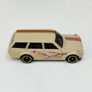 2021 Hot Wheels Nightburnerz 5 Pack Exclusive Nissan Datsun Bluebird 510 Wagon beige con flores sakura MC5