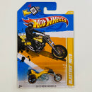 2012 Hot Wheels New Models Blastous Moto amarillo con flamas OH5 con MC5 base ZAMAC Primera Edición