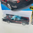 2022 Hot Wheels Batman TV Series Batmobile negro RSW Tarjeta Internacional