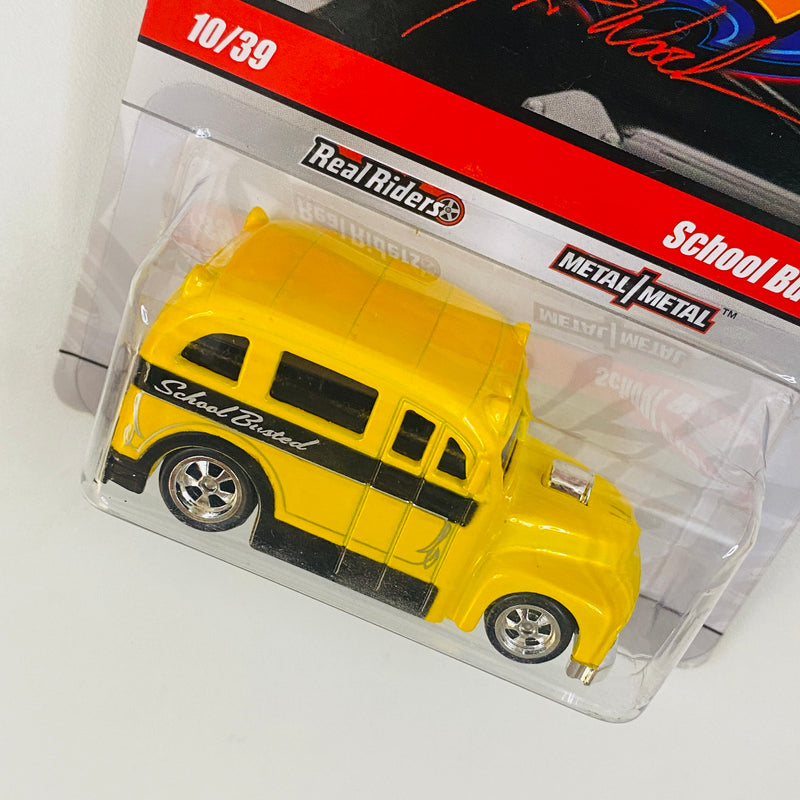 2010 Hot Wheels Larry's Garage School Busted amarillo metálico Llantas de Goma RR - Detalle Burbuja