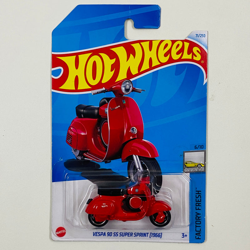 2024 Hot Wheels Factory Fresh Vespa 90 SS Super Sprint 1966 rojo MCCR Primera Edición - Detalle de Piocha