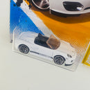 2012 Hot Wheels New Models Porsche Boxster Spyder blanco J5 Primera Edición