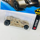 2026 Hot Wheels Batman The Dark Knight Batmobile beige camuflado 5SP