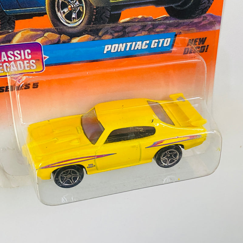 1998 Matchbox Classic Decades Pontiac GTO 38 amarillo