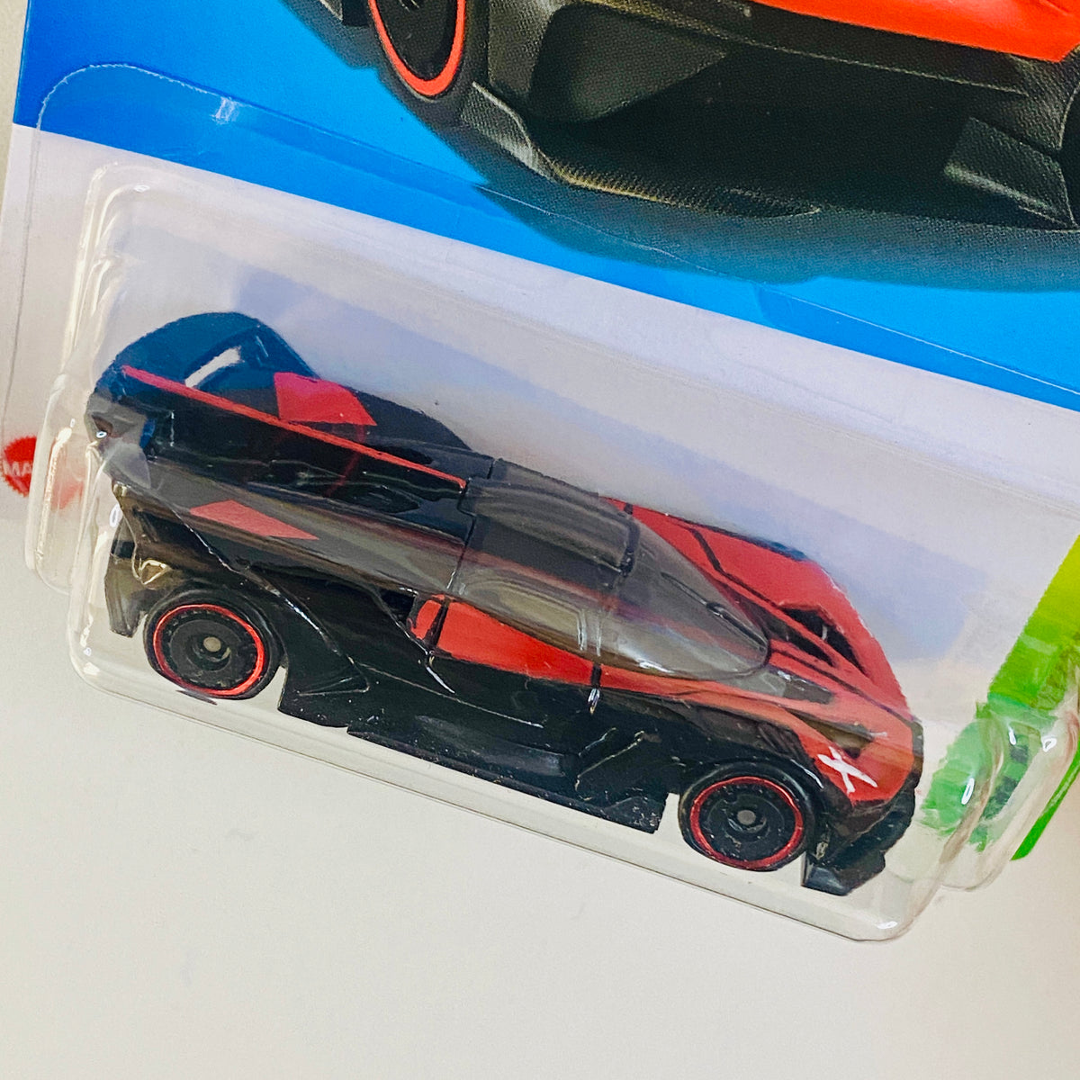 2024 Hot Wheels HW Exotics Bugatti Bolide negro con rojo AD
