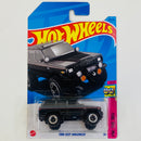 2023 Hot Wheels HW The 80s 1988 Jeep Wagoneer gris con negro BLOR