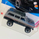 2023 Hot Wheels HW The 80s 1988 Jeep Wagoneer gris con negro BLOR
