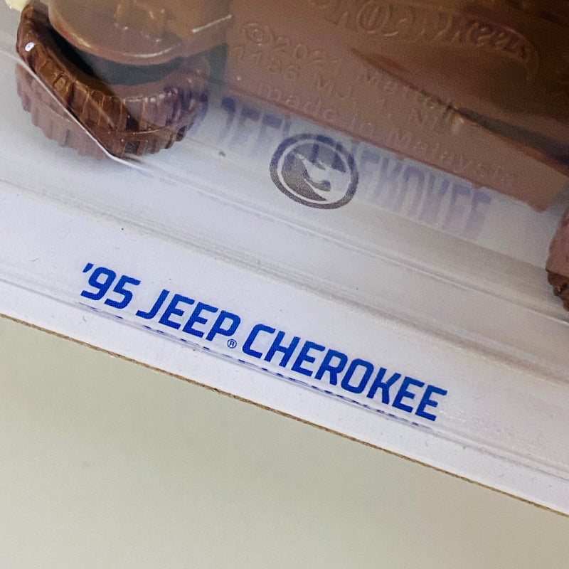 2023 Hot Wheels Treasure Hunt Mud Studs 95 Jeep Cherokee blanco BLOR