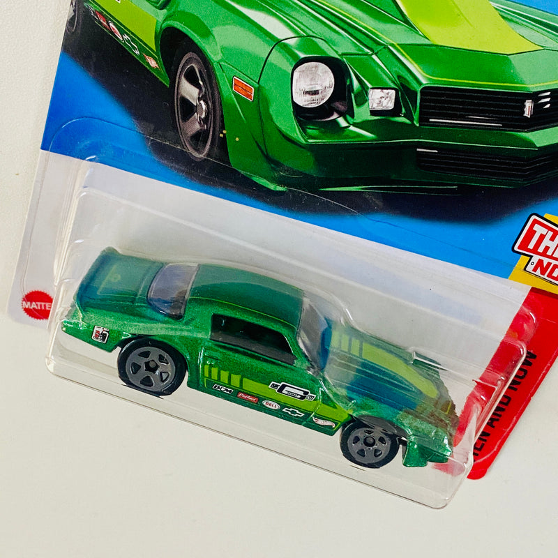 2022 Hot Wheels Then and Now 81 Camaro Chevrolet verde metálico 5SP - Básico del STH