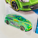 2014 Hot Wheels HW City Audacious Toyota Caldina verde OH5