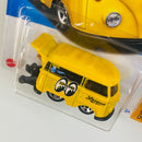 2023 Hot Wheels 30th Anniversary Mooneyes Edition Surf's Up Volkswagen Kool Kombi amarillo 5SP