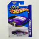 2013 Hot Wheels HW Showroom Corvette 60th Anniversary 80s Corvette Chevrolet morado metálico J5 base ZAMAC