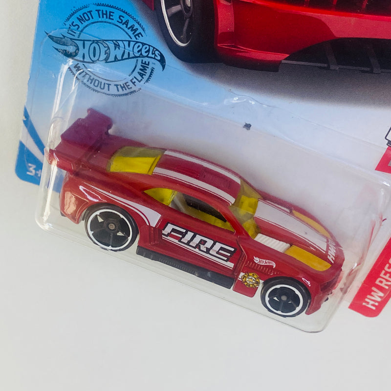 2020 Hot Wheels HW Rescue Custom 11 Camaro Chevrolet rojo Bombero OH5
