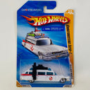 2010 Hot Wheels New Models Los Cazafantasmas Ghostbusters Ecto-1 blanco 5SP Primera Edición - Detalle Tarjeta