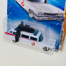 2010 Hot Wheels New Models Los Cazafantasmas Ghostbusters Ecto-1 blanco 5SP Primera Edición - Detalle Tarjeta