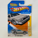 2011 Hot Wheels New Models Back To The Future Time Machine DeLorean DMC-12 Volver Al Futuro plata metálico 10SP Primera Edición