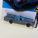 2025 Hot Wheels Batman Classic TV Series Batmobile gris metálico MC5