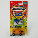 2002 Matchbox Across America 50th Birthday Series Wyoming Truck Camper naranja - Incluye Placa de Auto