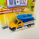 2002 Matchbox Across America 50th Birthday Series Minnesota Ford F-Series Fire Truck With Raft amarillo - Incluye Placa de Auto